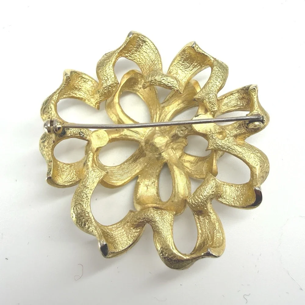 Beautiful Weeping Gold Tone Texture‎ Rosette Bow Style Brooch 2